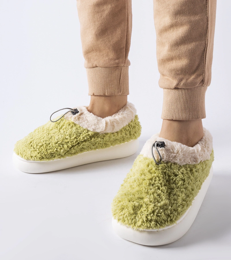 Zielone ciepłe kapcie z zakrytą piętą