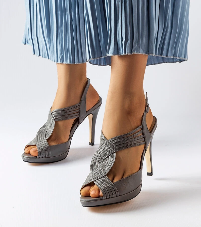 Szare sandały na szpilce