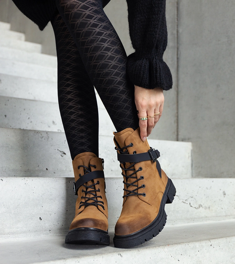 Brązowe ocieplane traperki z przetarciami i paskiem