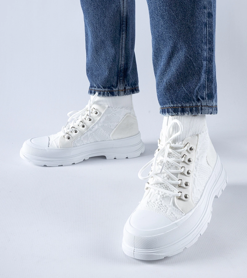 Białe wysokie materiałowe trampki