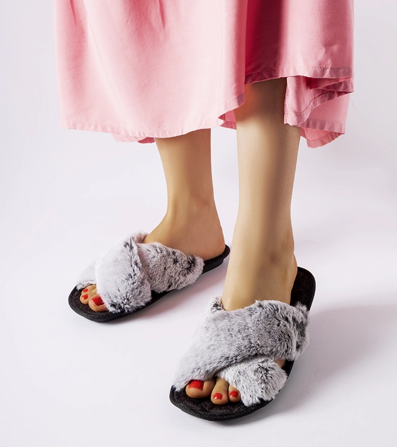 Szare kapcie z futerkiem