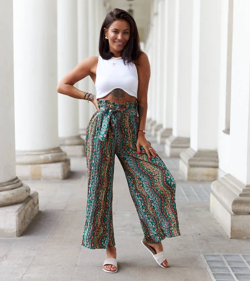 Zielone plisowane spodnie o swobodnym fasonie