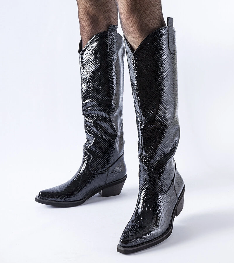 Czarne lakierowane ocieplane kowbojki