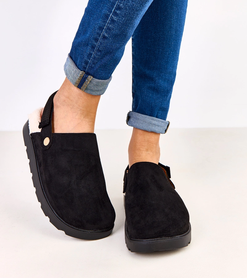 Hers Czarne zabudowane kapcie ocieplane z zapięciem