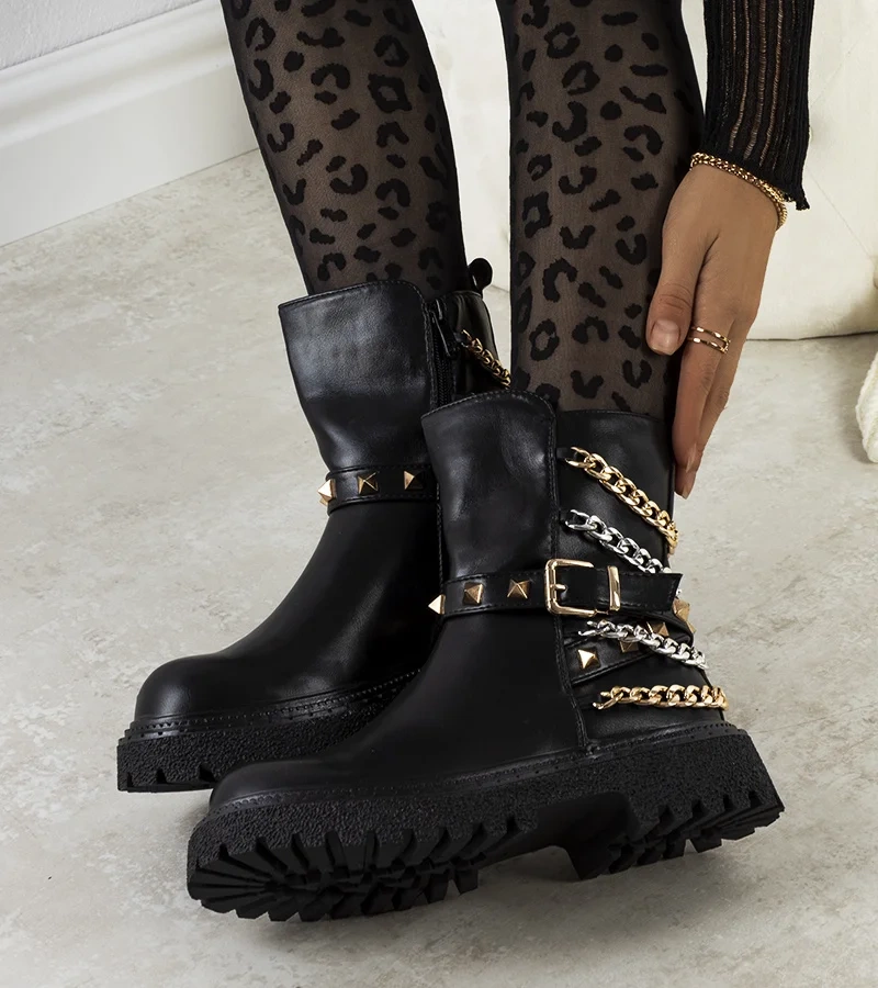 Czarne botki z łańcuchami