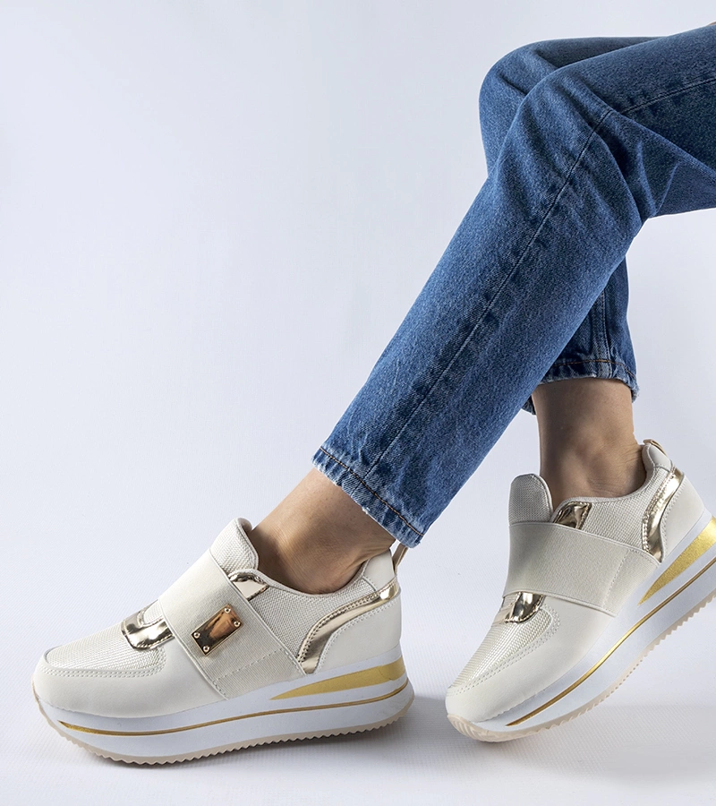 Beżowe wsuwane sneakersy na platformie
