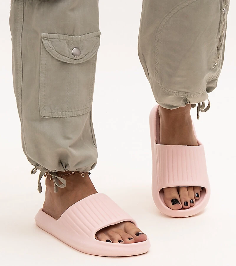 Różowe klapki piankowe