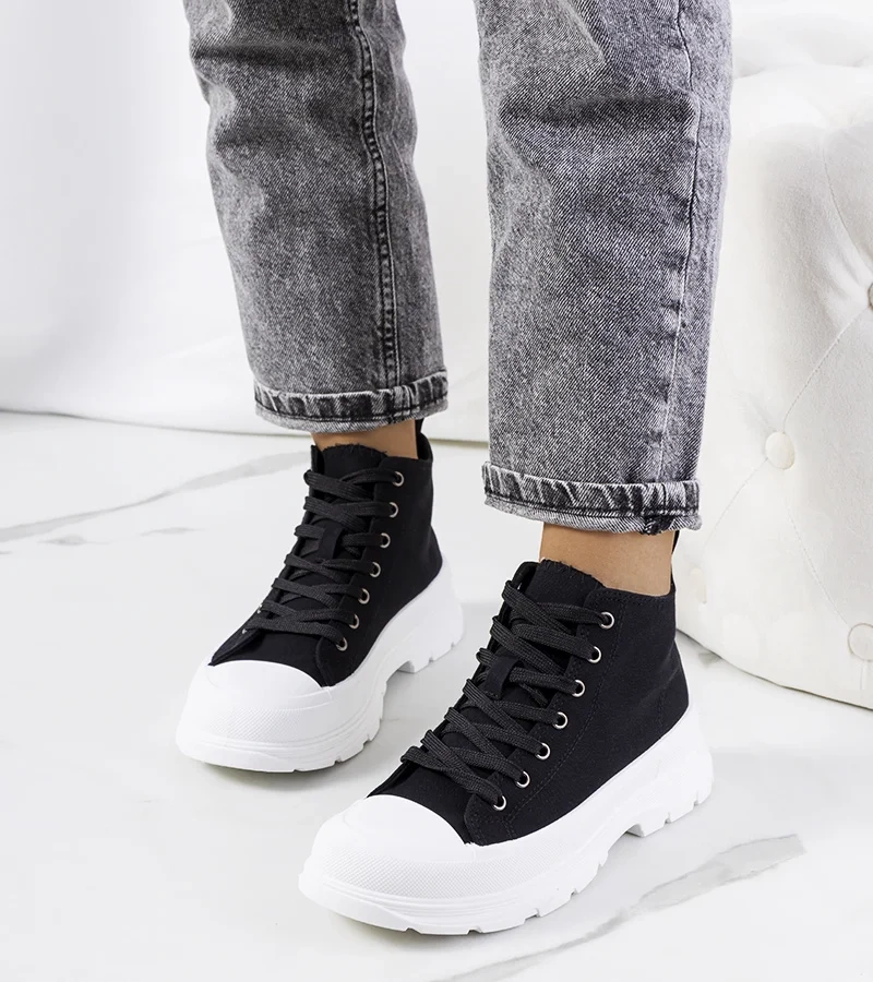 Czarne trampki za kostkę