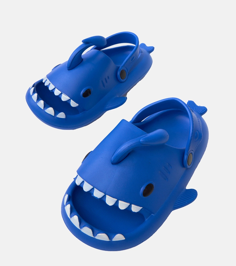 Hers Niebieskie klapki dziecięce z motywem rekina
