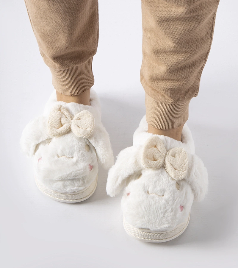 Białe ciepłe kapcie z uszami i kokardą