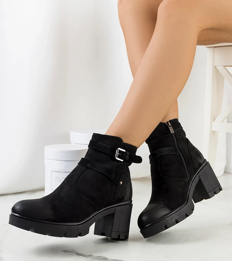 Czarne botki na platformie