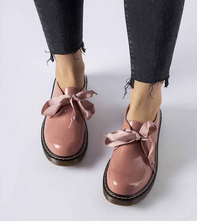 Różowe półbuty z ozdobna kokardką