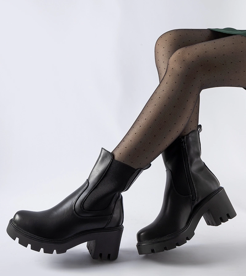 Czarne ocieplane botki na klocku