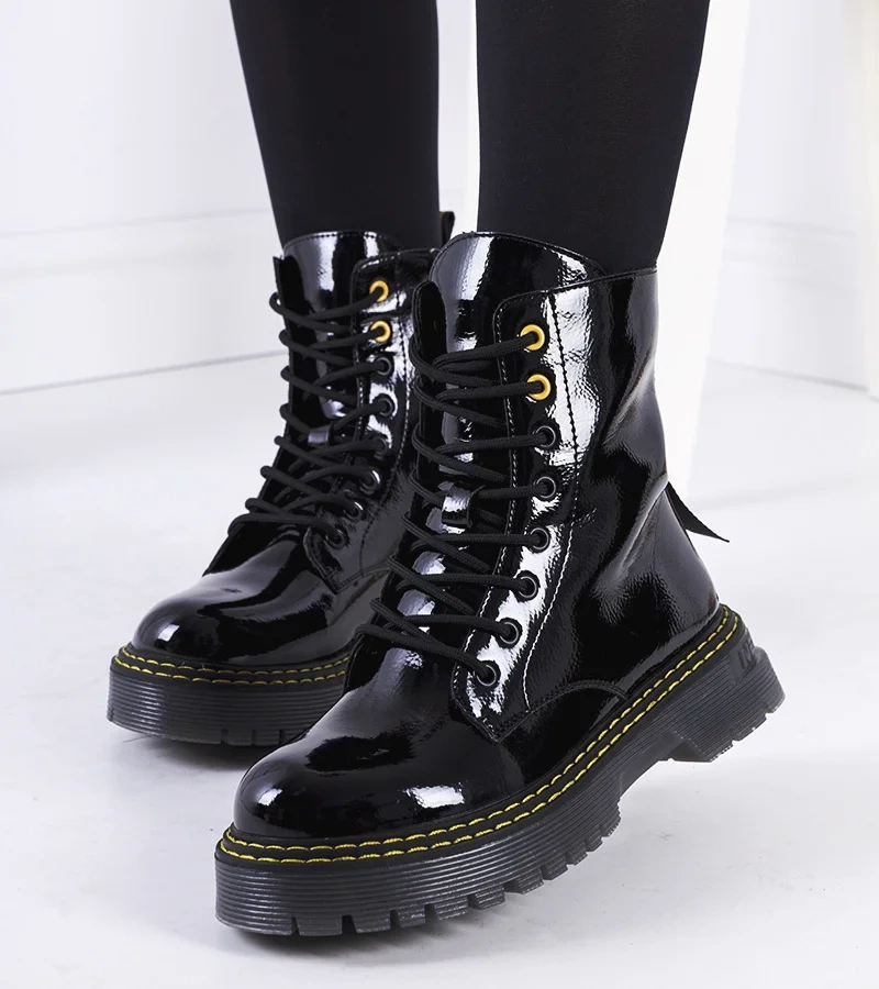 Czarne lakierowane botki