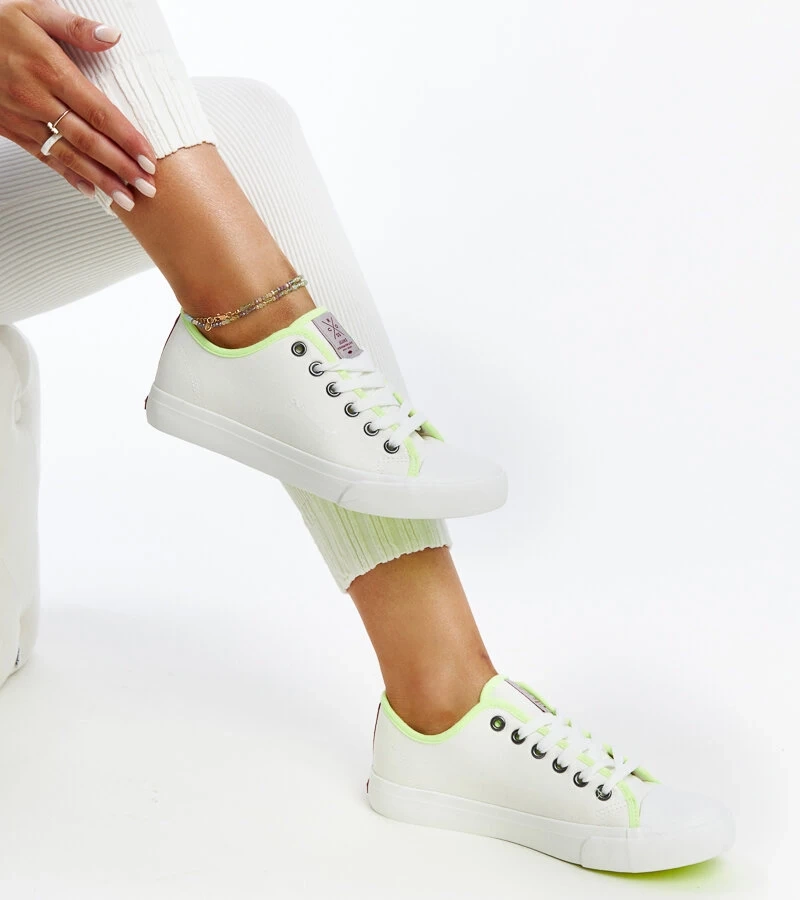 Białe damskie trampki z kolorem  CROSS JEANS