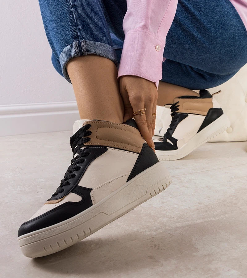 Wysokie czarne sneakersy