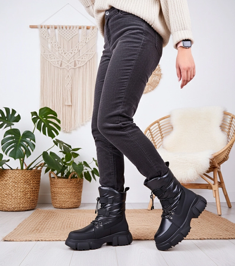 Hers Czarne śniegowce z połyskiem ocieplane futerkiem