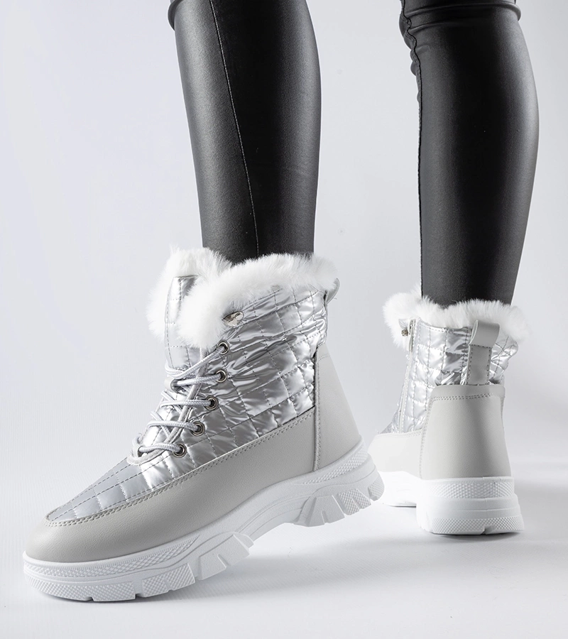 Srebrne ocieplane sniegowce na platformie