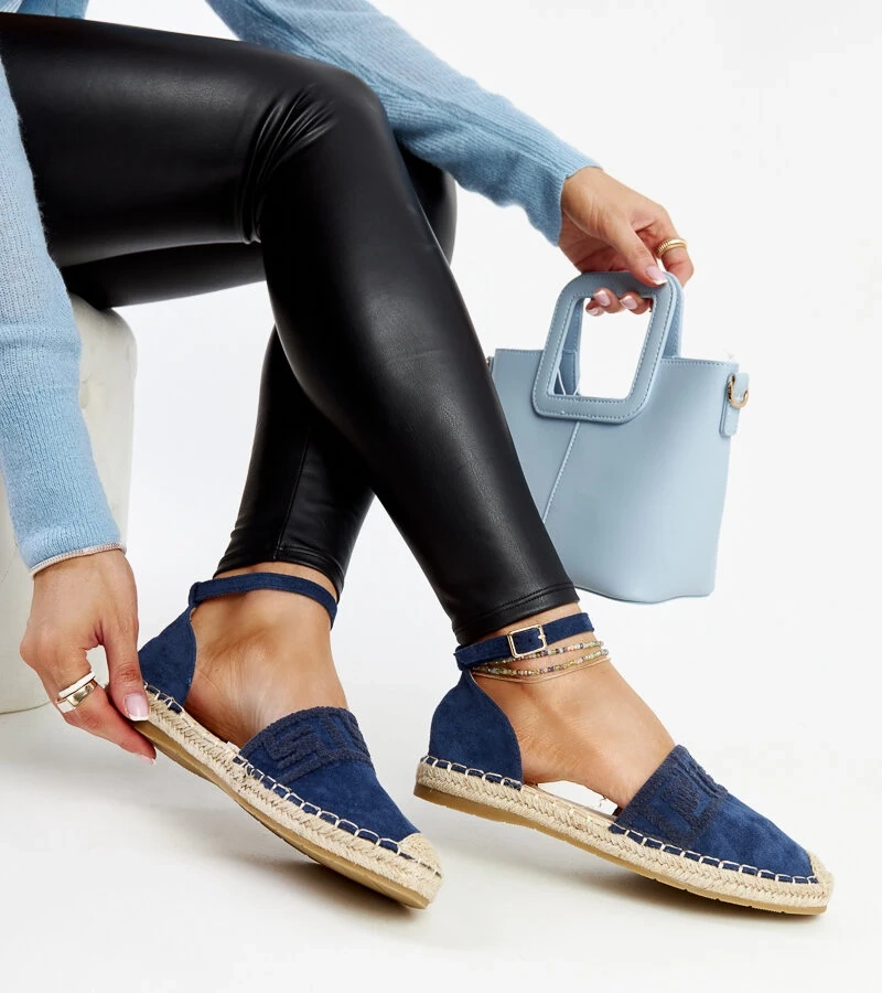 Granatowe espadryle z ozdobnym wyszyciem