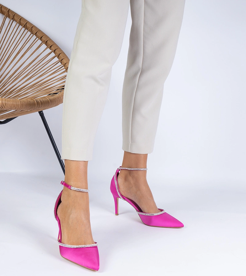 Hers Różowe czółenka satynowe zdobione cyrkoniami