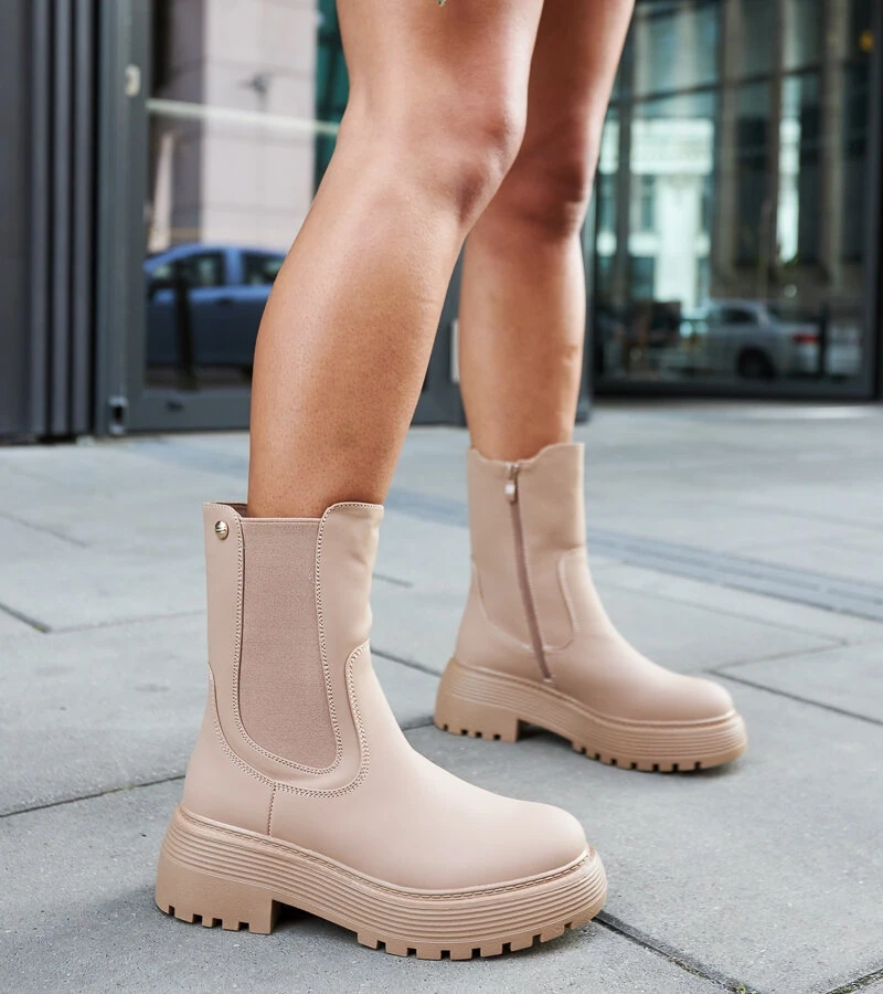 Beżowe ocieplane botki na platformie