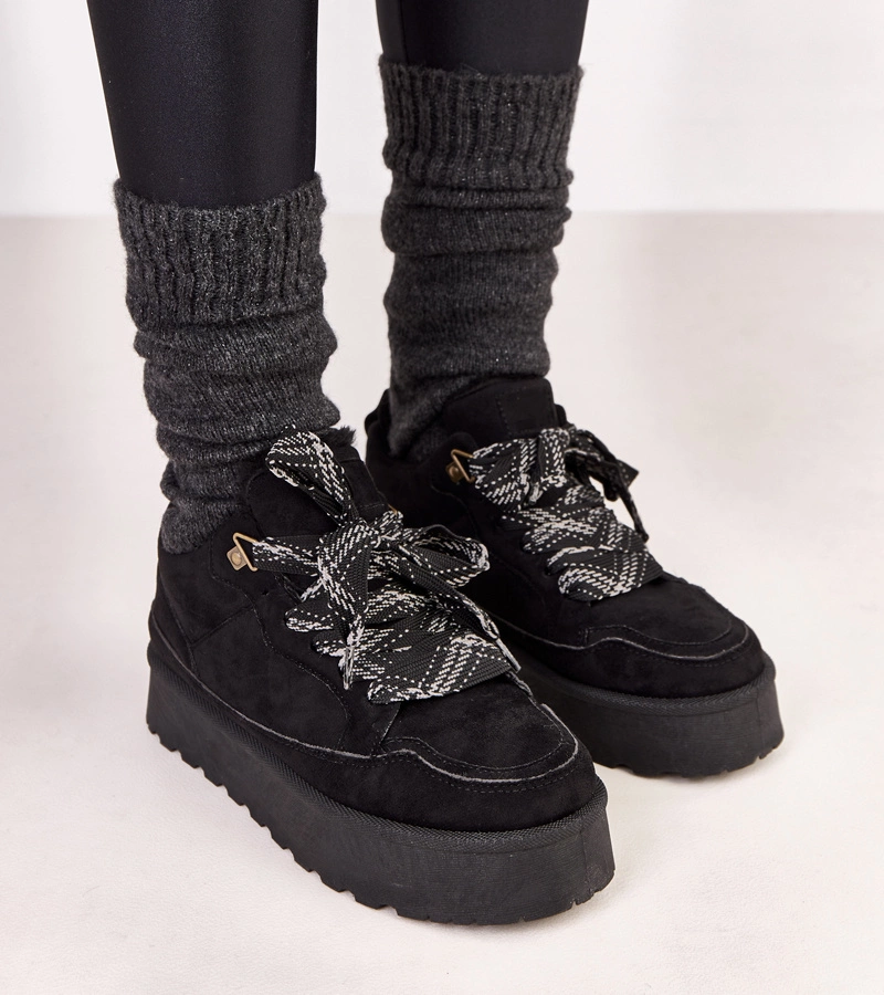 Hers Czarne sneakersy ocieplane z grubymi sznurówkami