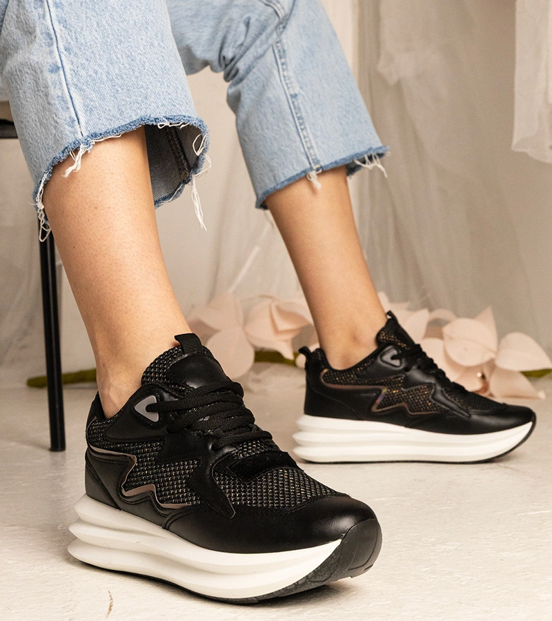 Hers Czarne sneakersy z holograficznym elementem