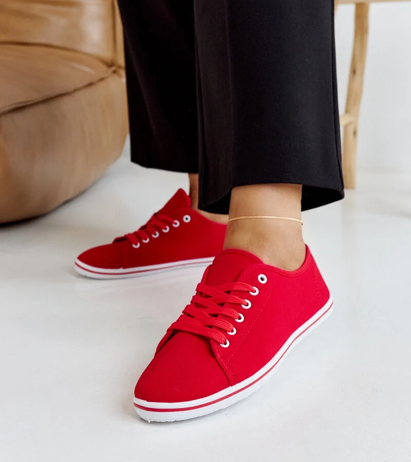 Czerwone klasyczne tenisówki