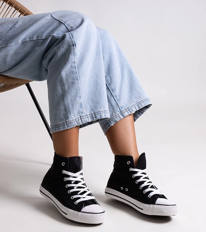 Czarne wysokie trampki