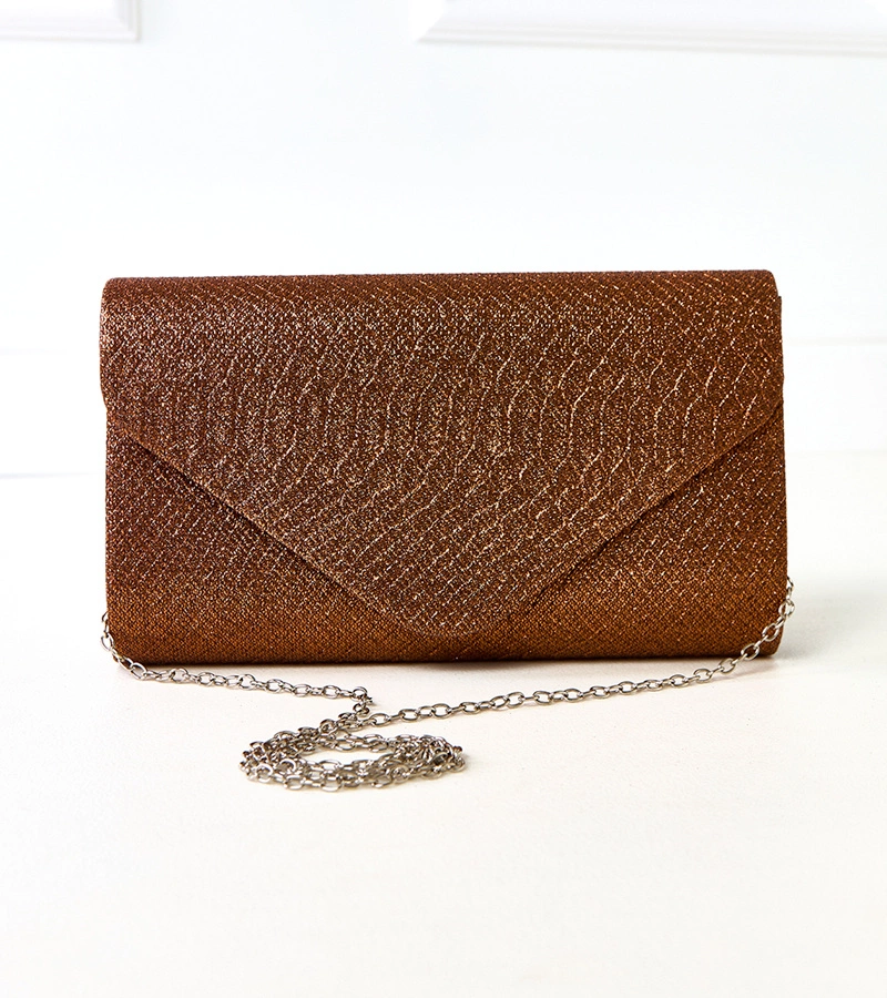 Brązowa błyszcząca kopertówka