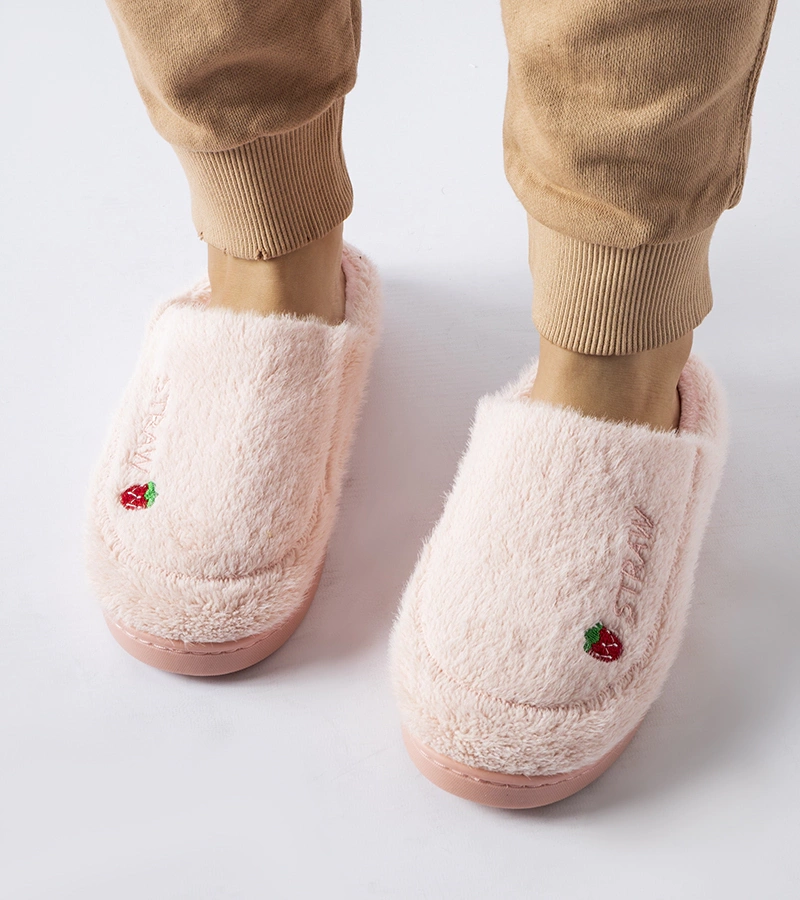 Jasnoróżowe ciepłe kapcie