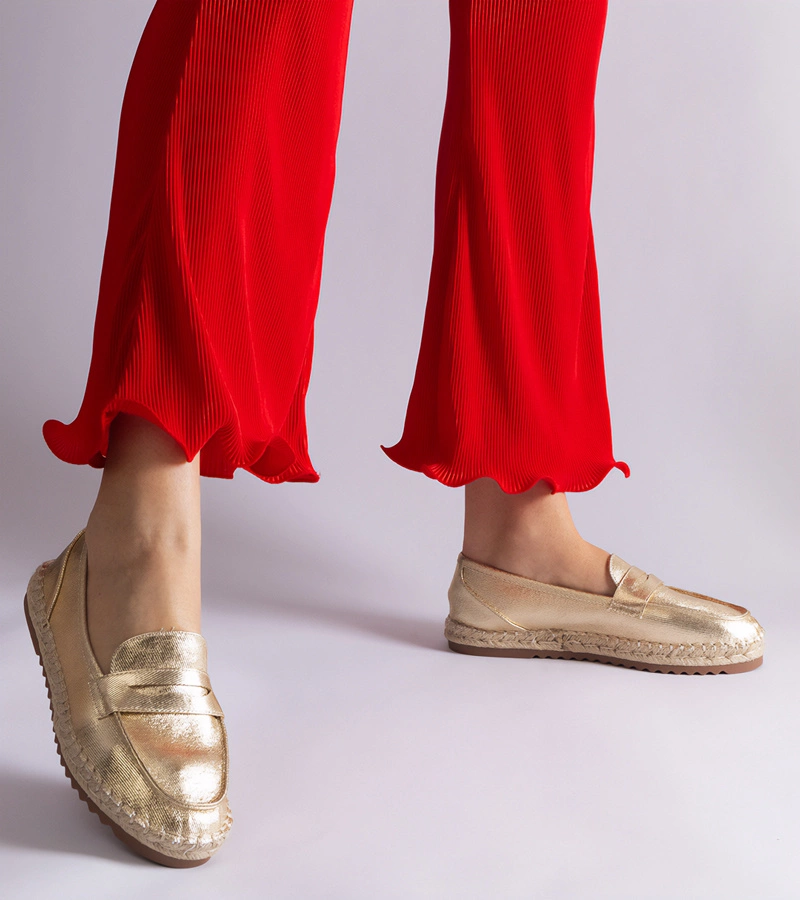 Złote wsuwane espadryle na platformie