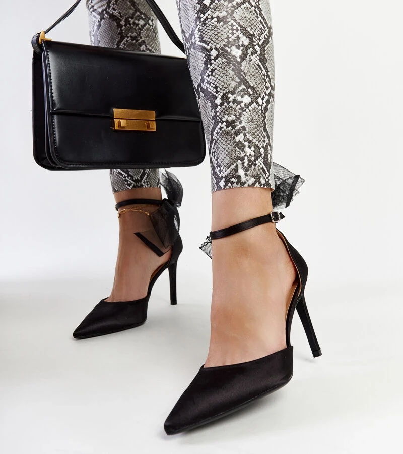 Czarne szpilki z kokardą