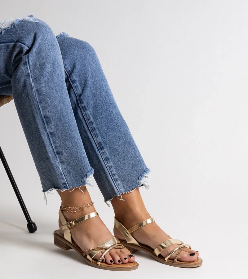 Złote sandały na słupku z cyrkoniami