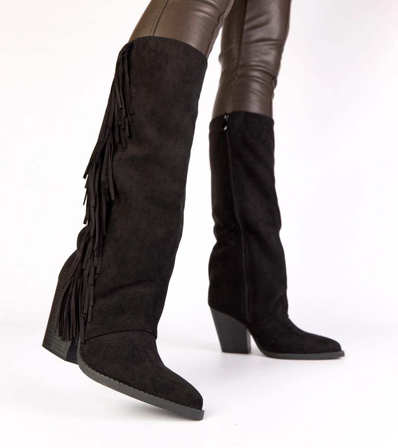 Hers Czarne kowbojki zdobione frędzlami