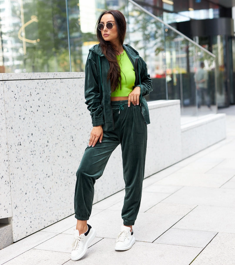 Zielony welurowy komplet dresowy