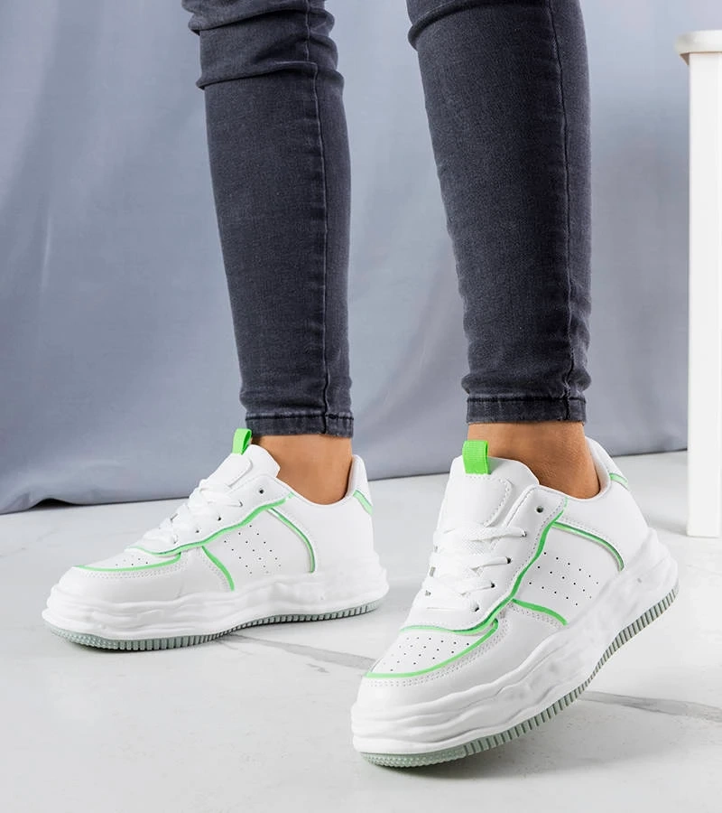 Czarne sneakersy na wysokiej podeszwie