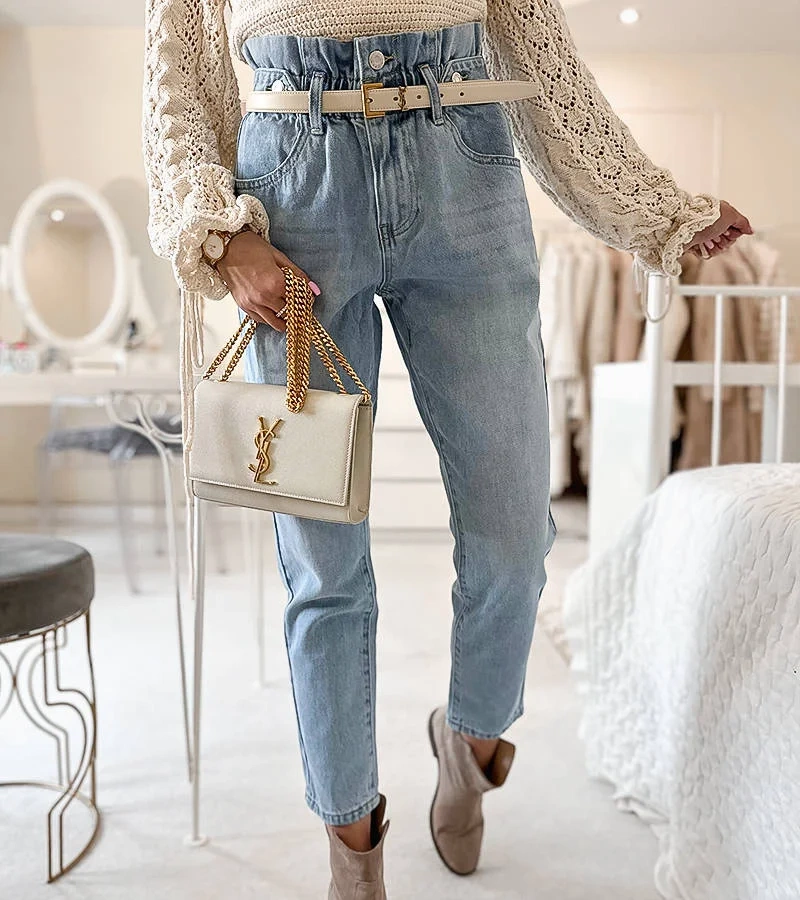 Niebieskie jeansy z wysokim stanem w stylu paperbag