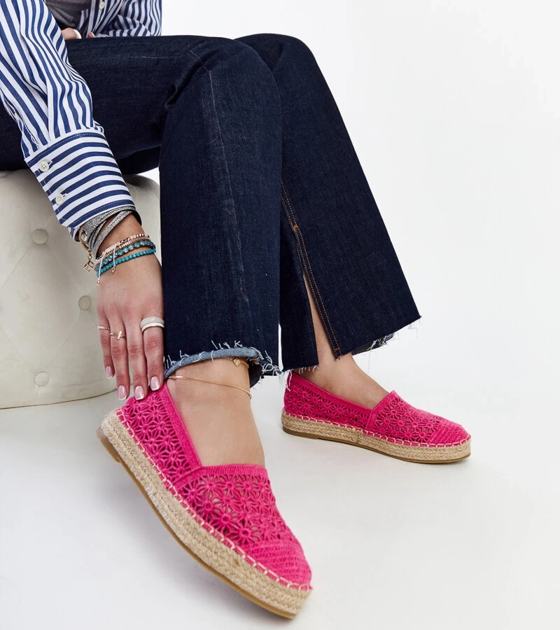 Ażurowe czarne espadryle na platformie