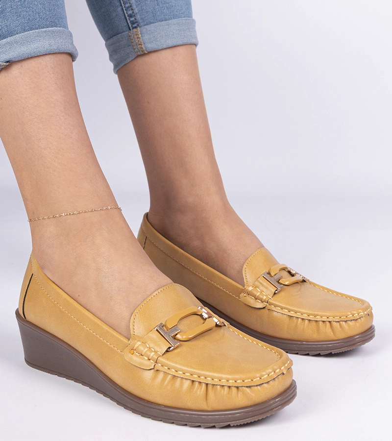 Hers Zółte mokasyny damskie na koturnie z ekoskóry
