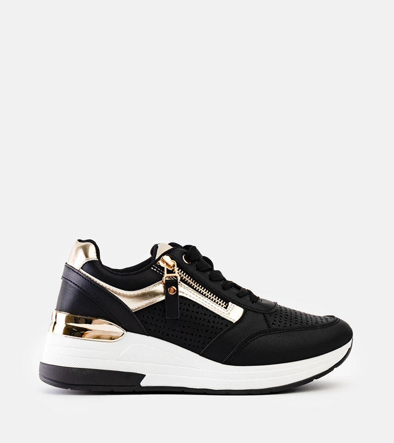 Czarne ażurowe sneakersy na koturnie