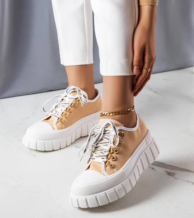 Beżowe trampki na wysokiej podeszwie