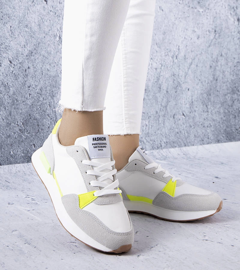 Białe sportowe sneakersy