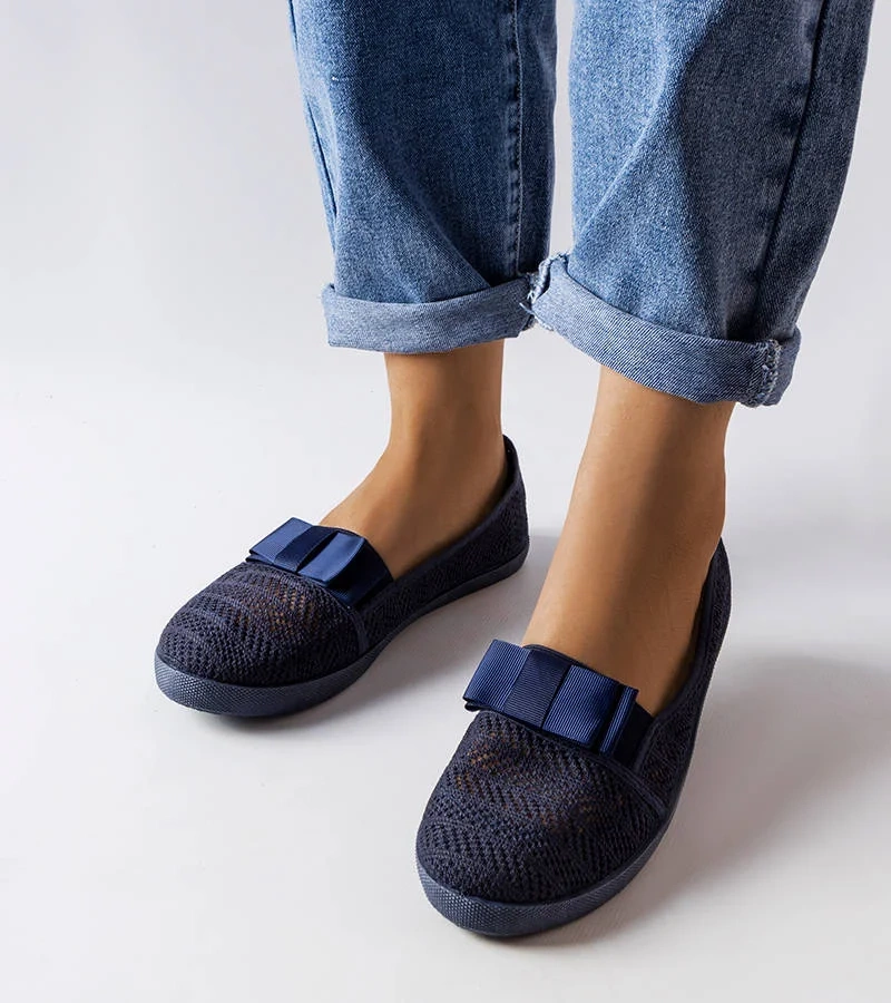 Ażurowe tenisówki z kokardką