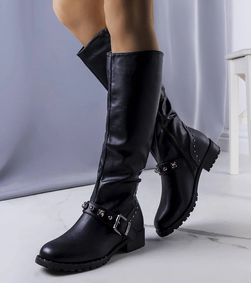 Czarne ocieplane kozaki z eko-skóry