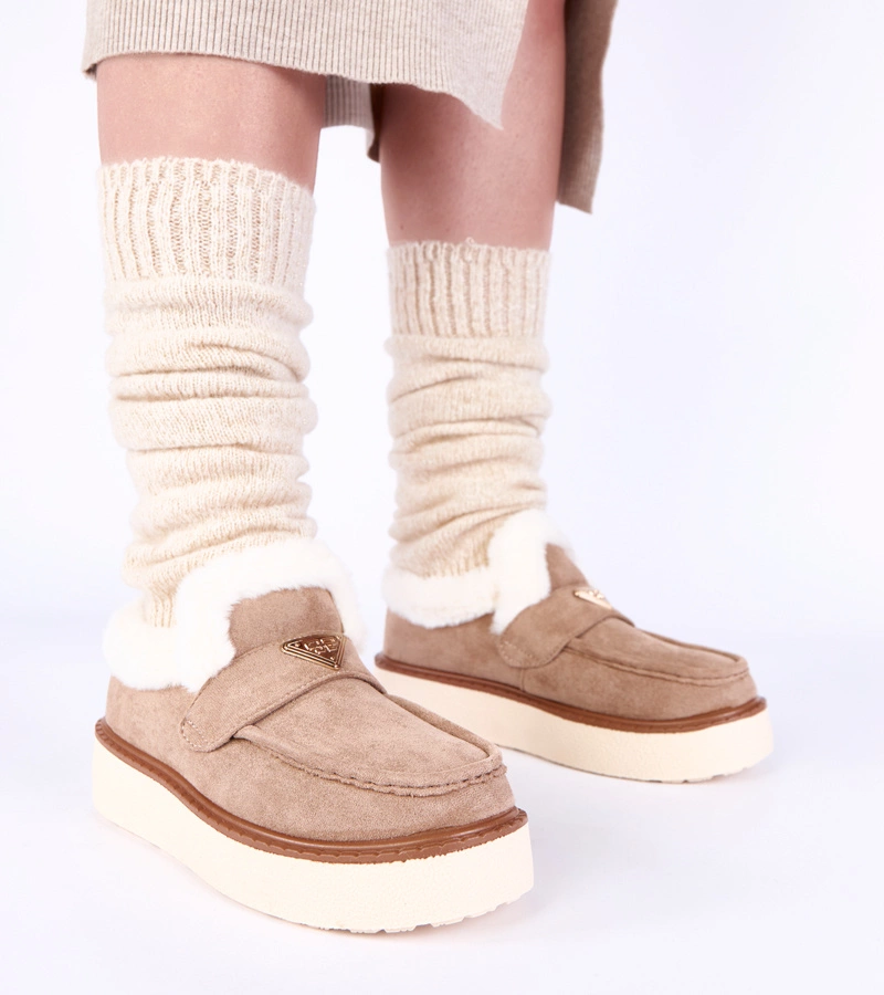 Hers Ciemnobeżowe mokasyny ocieplane futerkiem