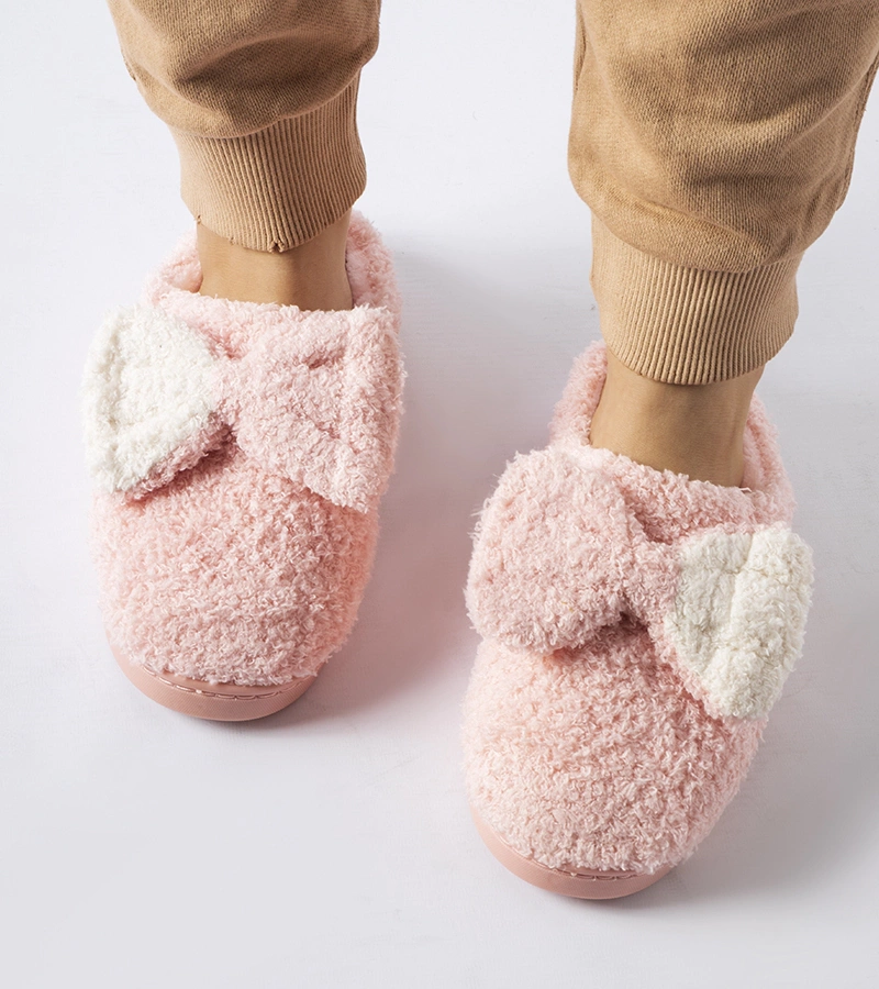 Różowe ciepłe kapcie z kokardką