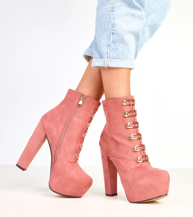 Hers Różowe Botki na platformie ze złotymi ozdobami