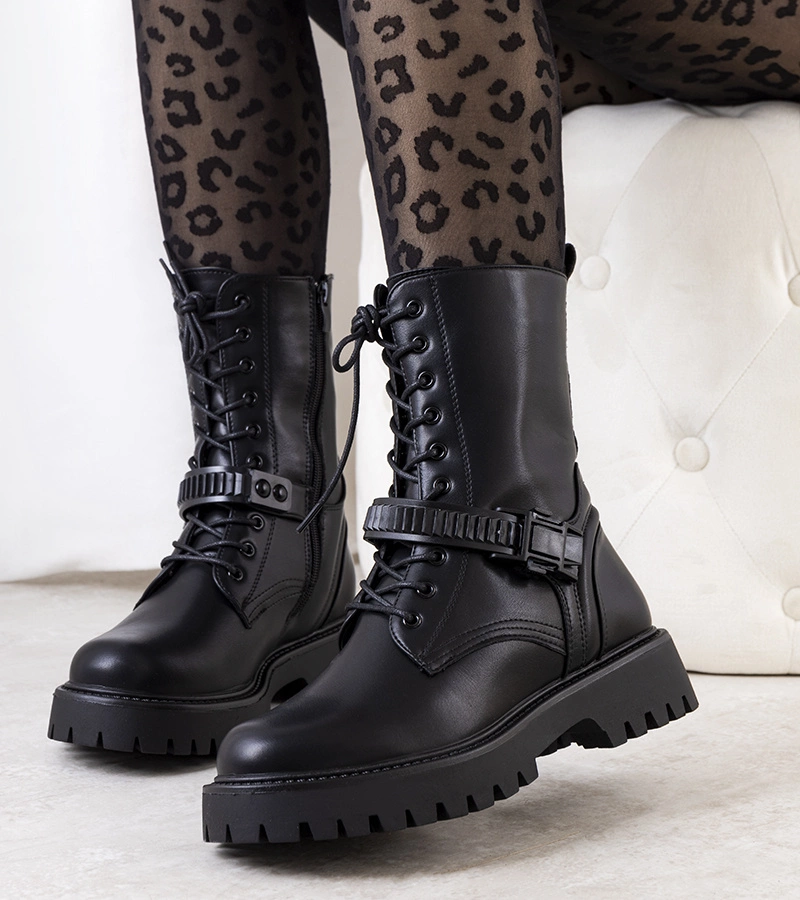 Czarne traperki z eko-skóry