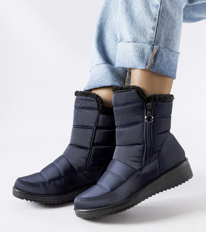 Granatowe śniegowe na koturnie